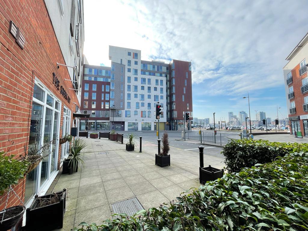 Lot: 90 - LEASEHOLD COMMERCIAL INVESTMENT - 